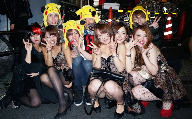 【写真】狂乱を取り戻した渋谷のハロウィン　セクシーな仮装ギャルで溢れる