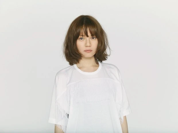ついに顔出しのAZUMA HITOMI、新アルバム『CHIRALITY』リリース