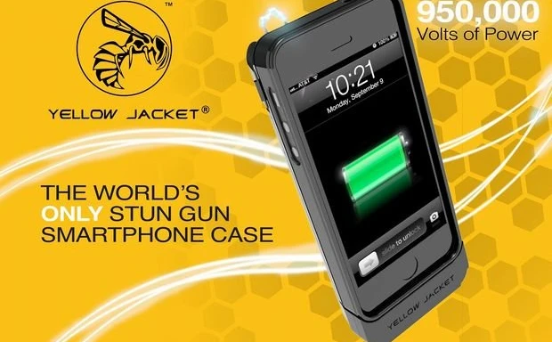 スタンガンになるiPhoneケースが国内販売開始！ 安心を携帯せよ