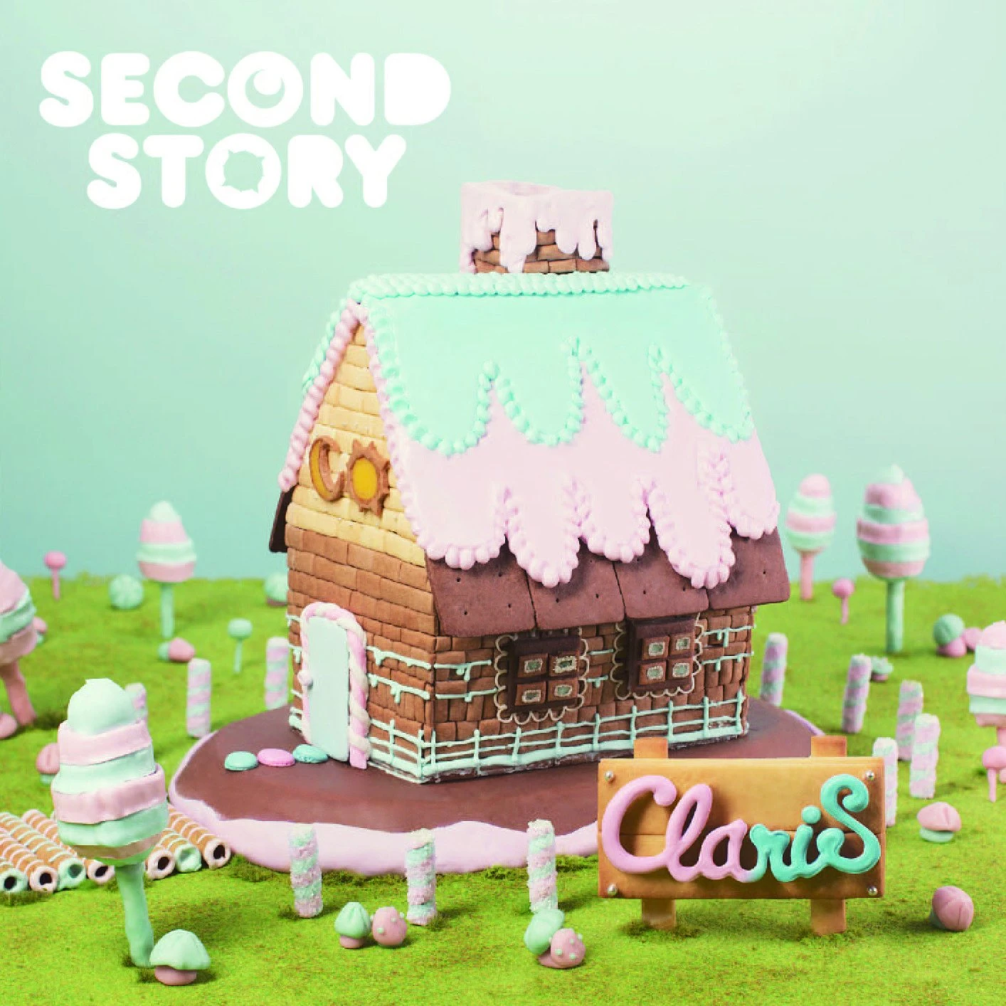 ClariS、2ndアルバム『SECOND STORY』のジャケットはリアルな〝お菓子の家〟！