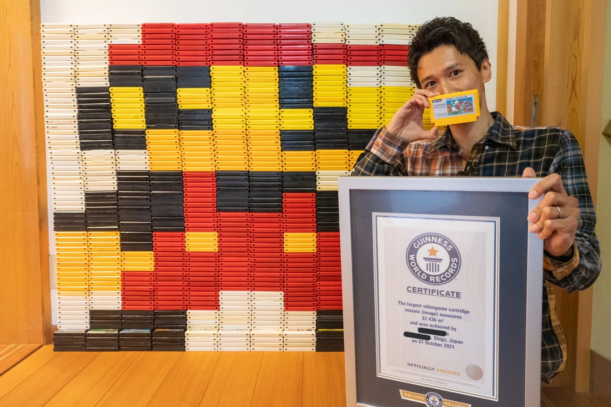 ファミコンソフト4256本でつくった巨大マリオ、ギネス世界記録に認定