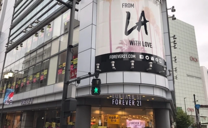「FOREVER 21」日本再上陸、アダストリアが2023年に店舗展開