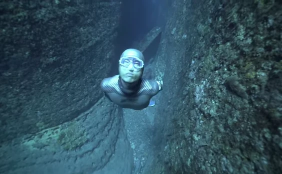 プロフリーダイバー篠宮龍三による与那国島海底遺跡の4K映像が美しい