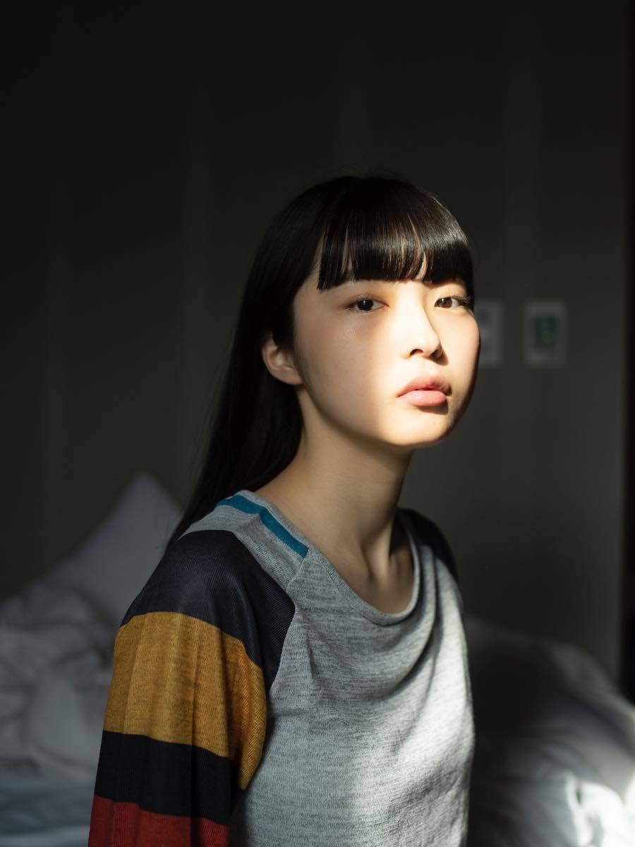 青山裕企が写真展「少女礼讃」 素性不明の少女との謎めいた関係性 - KAI-YOU