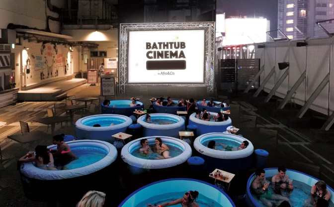 ナイトプールの次はこれ！ 友達やカップルで楽しむ「BATHTUB CINEMA」日本上陸