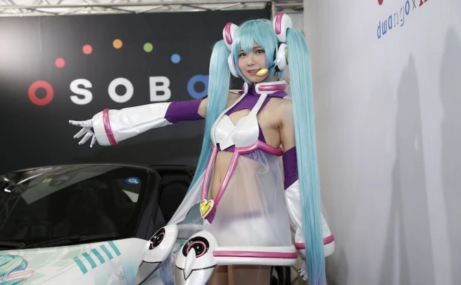 コスプレイヤー「えなこ」の初音ミクにため息 「To LOVEる」矢吹健太朗がデザイン