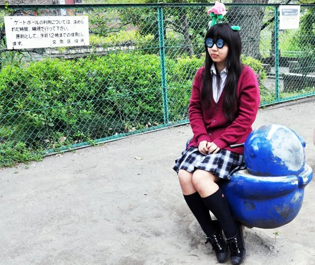 東京都文京区の某公園に佇むあぐ味さん。公園ではよくネタの撮影などをしているそうだ。