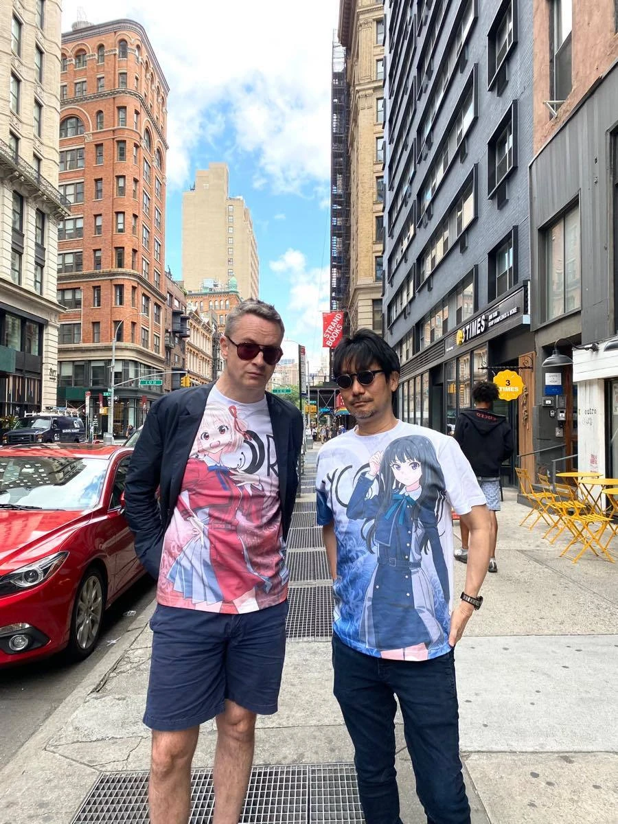 小島秀夫、映画監督レフンと『リコリコ』Tシャツ姿でNY巡り