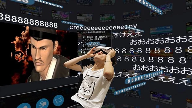 「東京ゲームショウ2015」で「niconicoVR」を体験している様子　※背景は視聴イメージ画像