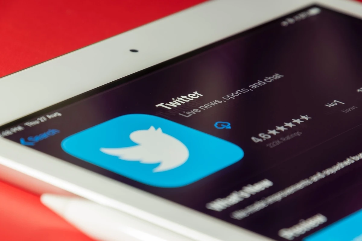 Twitter、無料の認証バッジは4月20日で削除　有料プラン加入者に一本化