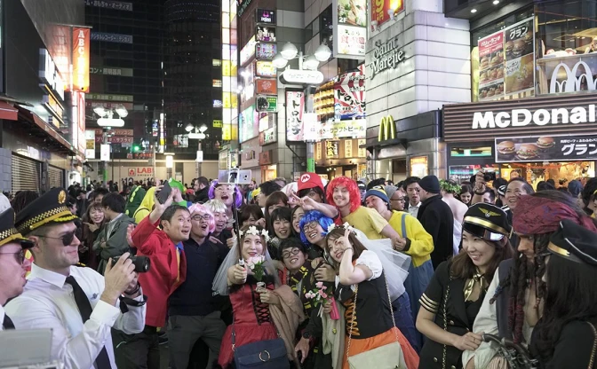 ハロウィン開幕、金曜の渋谷は昨年よりも盛り上がった？　どうなる週末