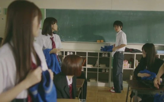 女子校で孤立する男子を描く　乃木坂46「何度目の青空か？」MV公開