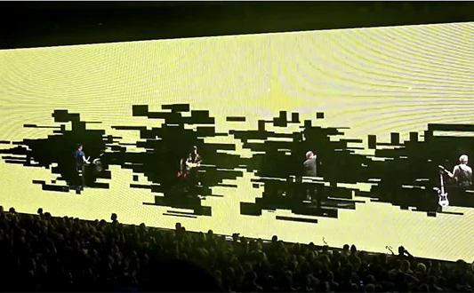 無数のLEDによる演出が新たな視覚効果を生み出す　U2欧米ツアーが話題