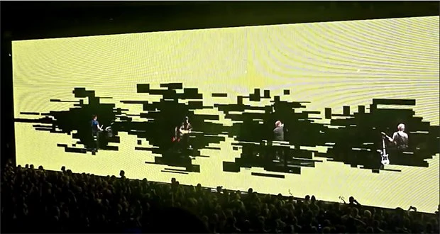 無数のLEDによる演出が新たな視覚効果を生み出す　U2欧米ツアーが話題