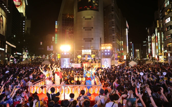 道玄坂一帯を封鎖！ 初の「渋谷盆踊り」3万4,000人熱狂、桐谷健太も登場