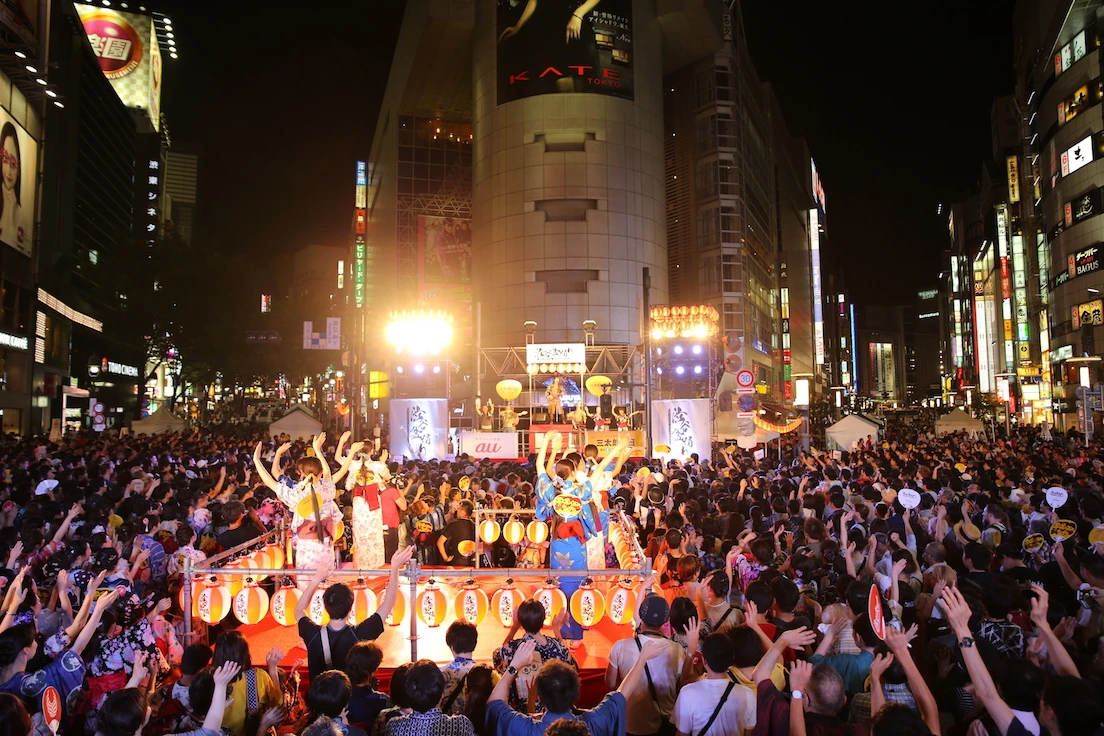 道玄坂一帯を封鎖！ 初の「渋谷盆踊り」3万4,000人熱狂、桐谷健太も登場