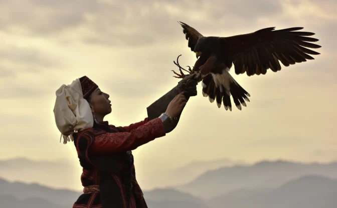 『乙嫁語り』コスプレイヤーが語る中央アジアの魅力　民族衣装の美しさとは？