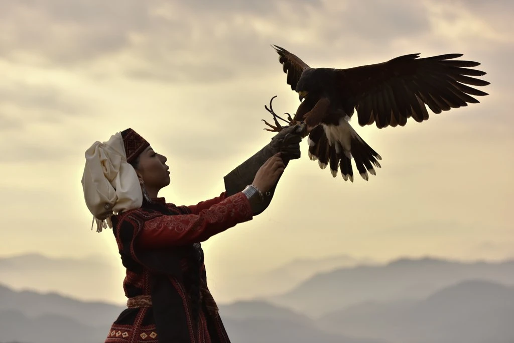 『乙嫁語り』コスプレイヤーが語る中央アジアの魅力　民族衣装の美しさとは？
