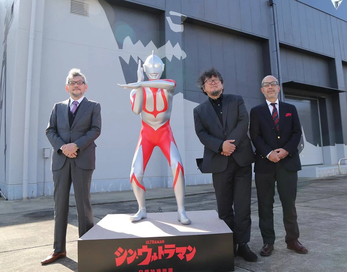 左から庵野秀明さん、樋口真嗣さん、尾上克郎さん／画像はすべて円谷プロダクション公式サイトより