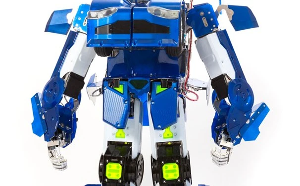 小4サイズの変形ロボットを発表！ トランスフォーマー公認企画始動