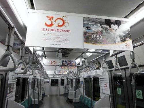 走るミュージアム！　TDRの歴史を電車で振り返る「東京ディズニーリゾート ヒストリーミュージアム」が期間限定で運行中！