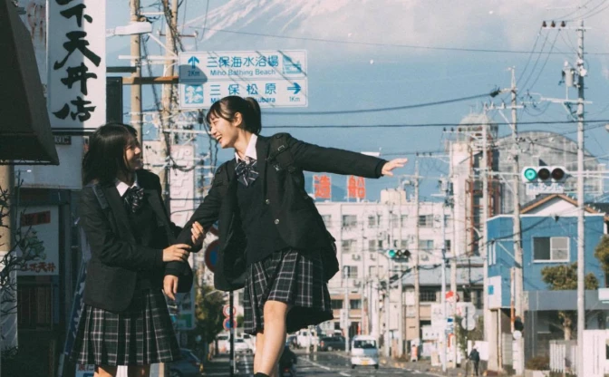 田舎の女子高生が「日本一」映える理由　写真家うちだしんのすけが語る”儚さ”