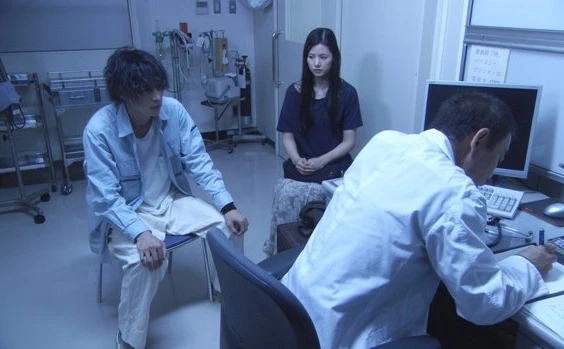 STAP細胞事件を予見──小西真奈美、窪塚洋介出演の映画『風邪』公開決定