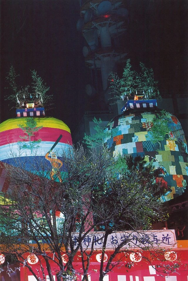 「三ツ山大祭」のシンボルである、最も原初的な置山である造り山。写真は前回開催時の様子
