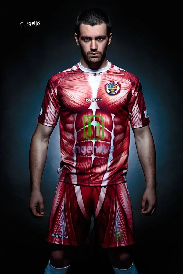 完全に『進撃の巨人』！ スペインサッカーチーム衝撃の新ユニフォーム