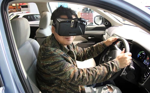 『Oculus Rift』で宇宙へのドライブを体感　三菱自動車『アウトランダーPHEV』の『バーチャル星空ドライブ』は一度体験してみるべき！