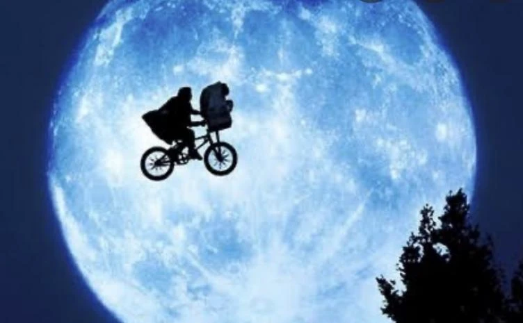 『E.T.』／画像はすべて金曜ロードショー公式Twitterより
