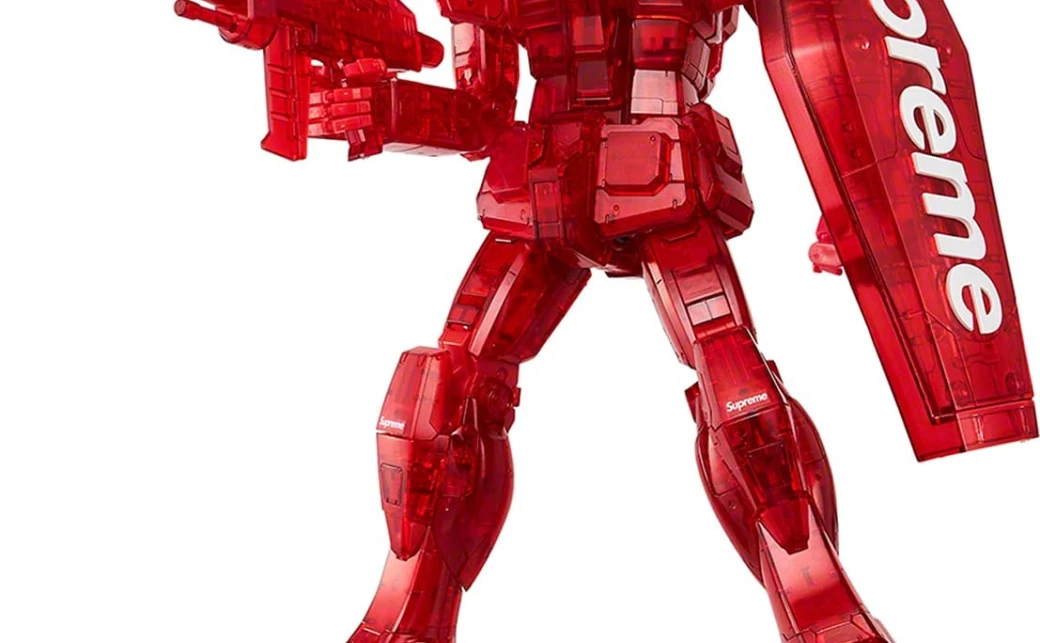 Supreme「ガンプラ」コラボ シャアも嫉妬するクリアレッドの機体 - KAI-YOU.net