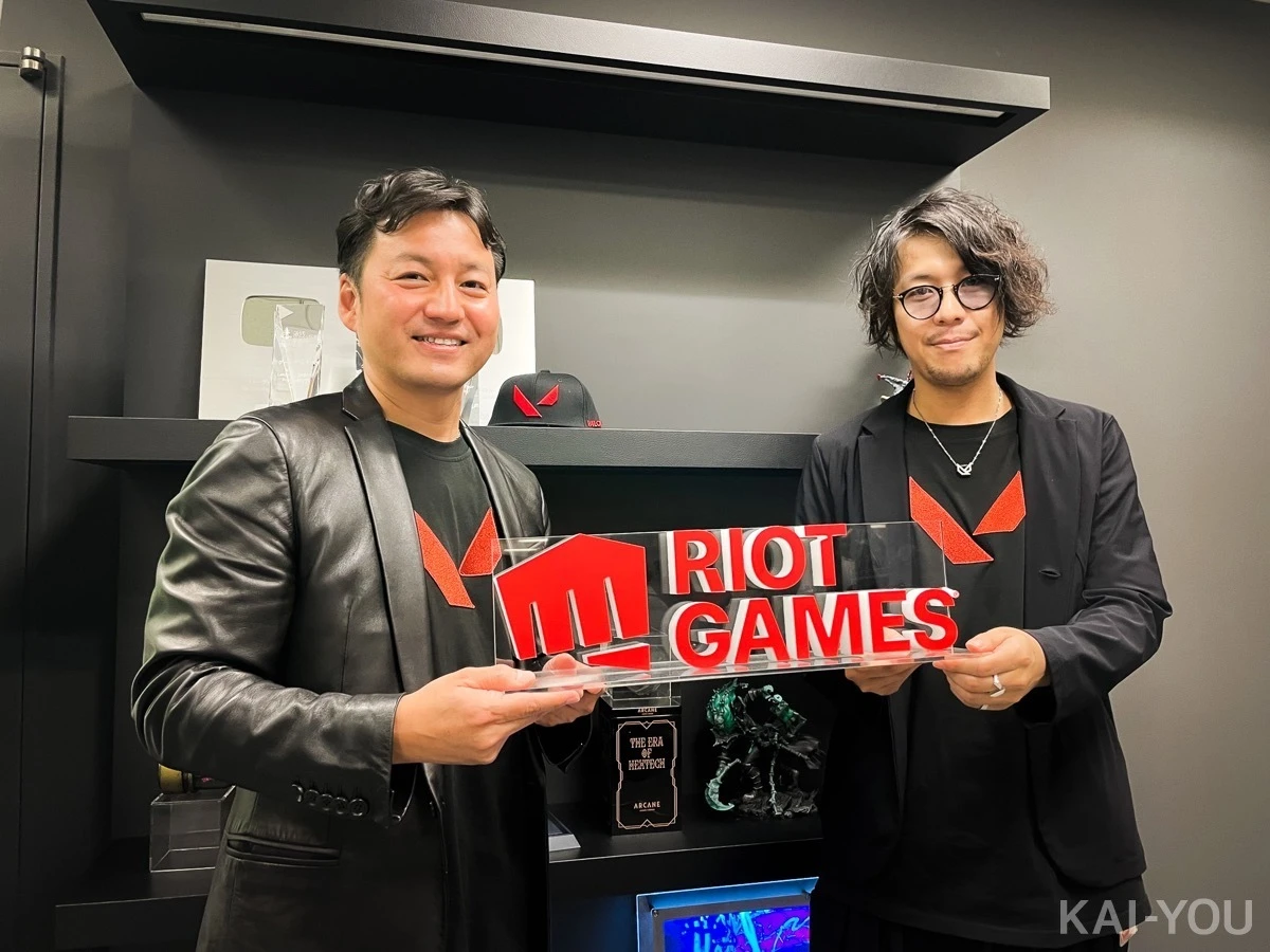 「Riot Games ONE」メディア向け説明会にて、ライアットゲームズ日本法人CEO・藤本恭史さん（左）と、「Riot Games ONE」オフラインイベントプロデューサー／『VALORANT』ブランドマネージャー・佐藤翔太さん（右）