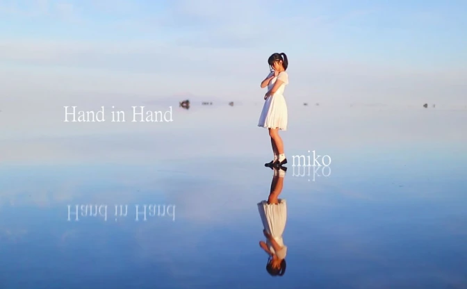 ウユニ塩湖で「踊ってみた」動画が幻想的… 天空を写す鏡が超絶景