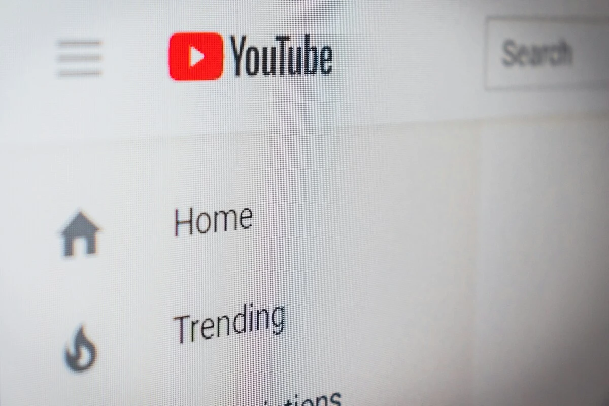 YouTube、悪質なAIコンテンツの削除申請が可能に　他者の容姿や声を模倣する動画に対応