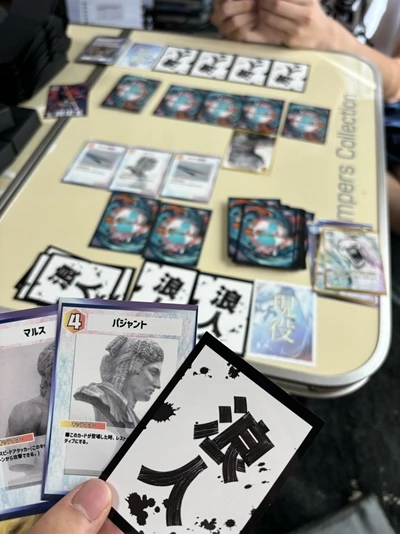 場に並ぶ浪人カードの圧がスゴい『藝大CARD GAME』