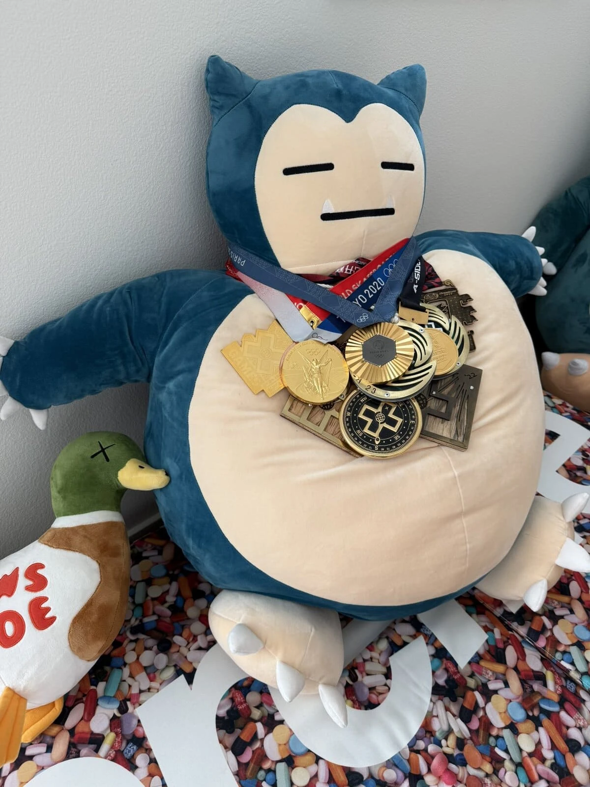 堀米雄斗さんがXに投稿したカビゴンのぬいぐるみ／画像は堀米雄斗さんのXから
