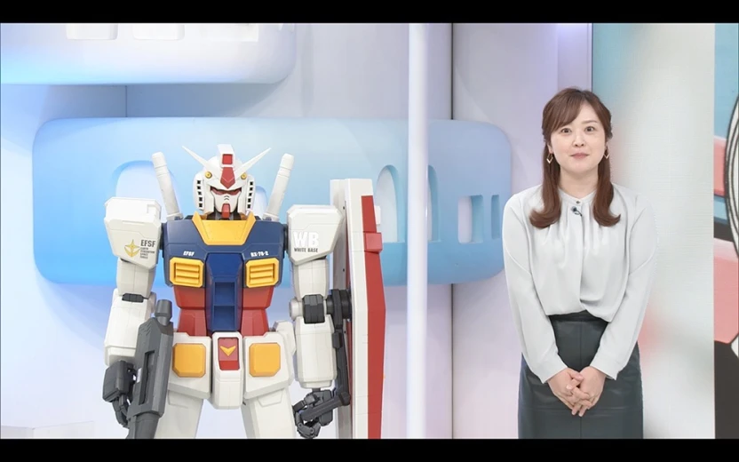 ガンダム（左）と水卜麻美さん（右）