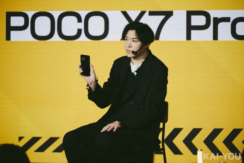 控室でも触っていたというPOCO X7 Proの魅力を語るSPYGEAさん